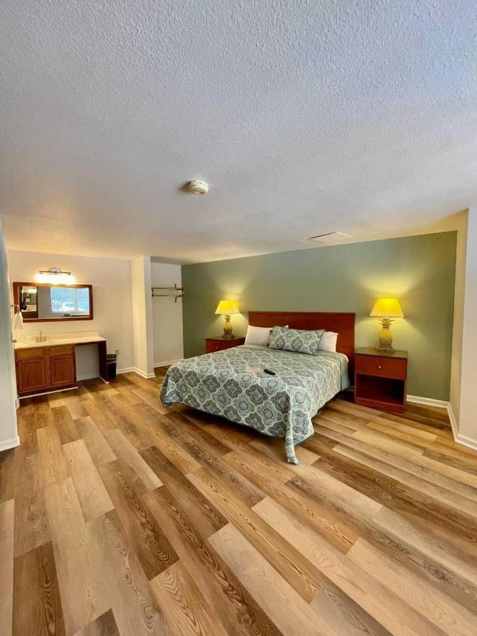 Geneva Hotel & Tiki Bar チムニー・ロック エクステリア 写真