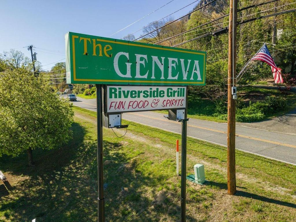 Geneva Hotel & Tiki Bar チムニー・ロック エクステリア 写真